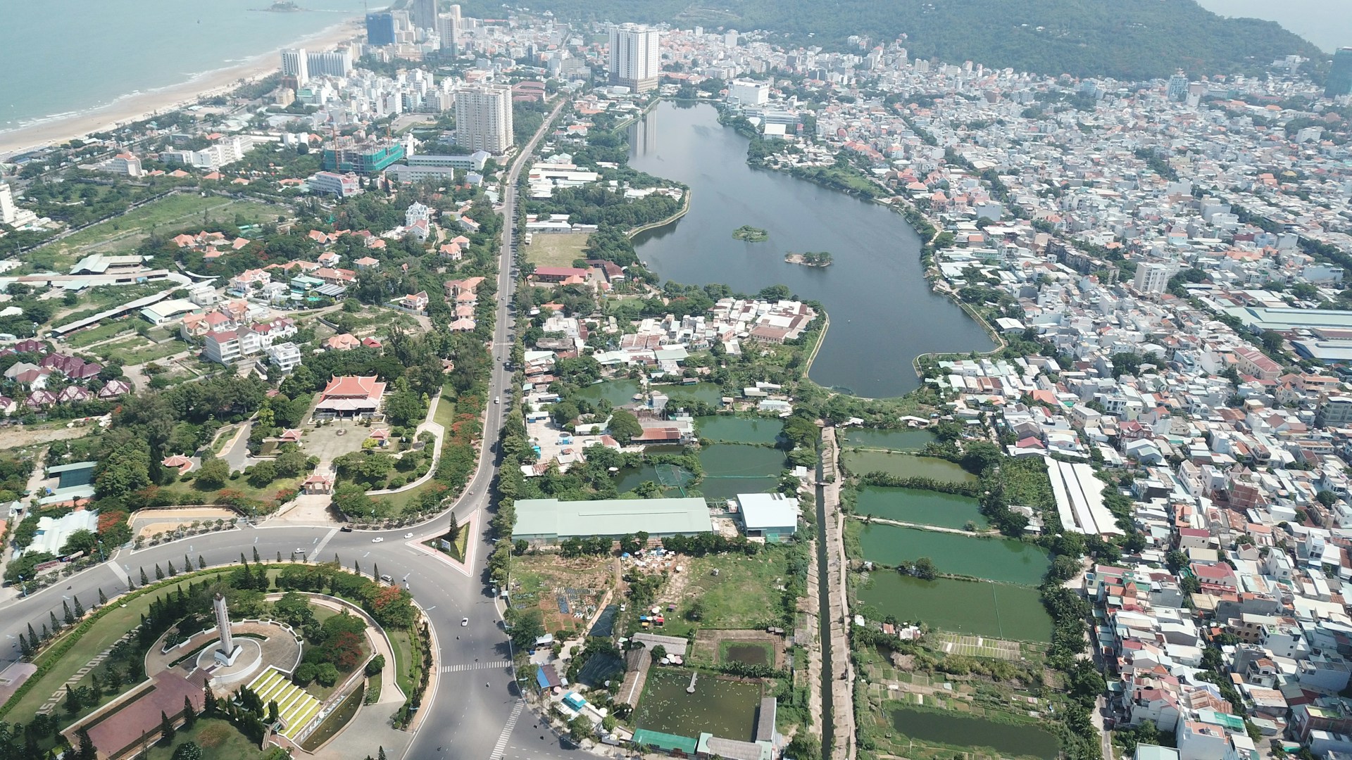 Koh Lanta vs. Koh Phi Phi: Which Thai Island Is Right for You?